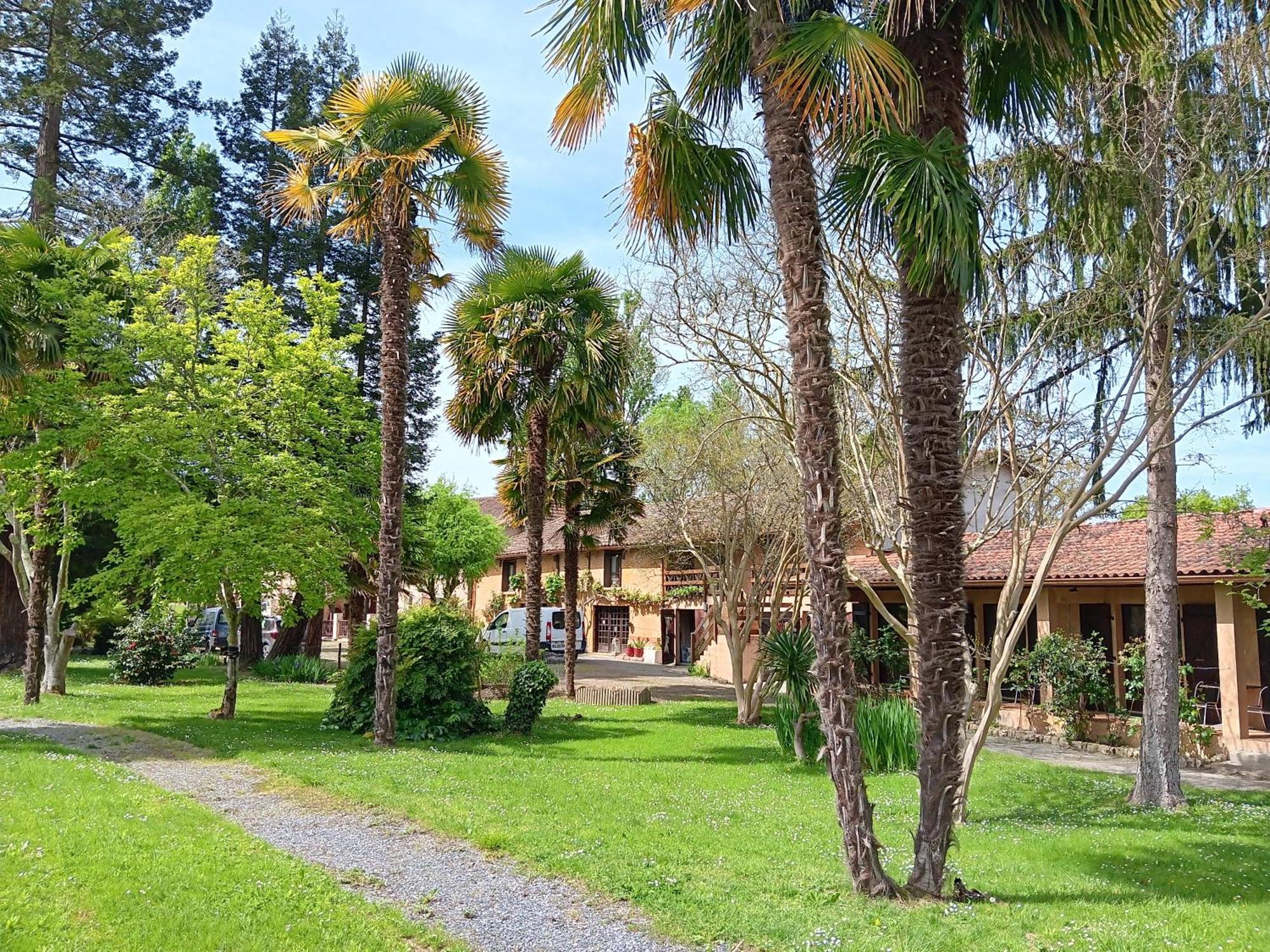 Gite Au Moulin Du Comte Bourrouillan Экстерьер фото